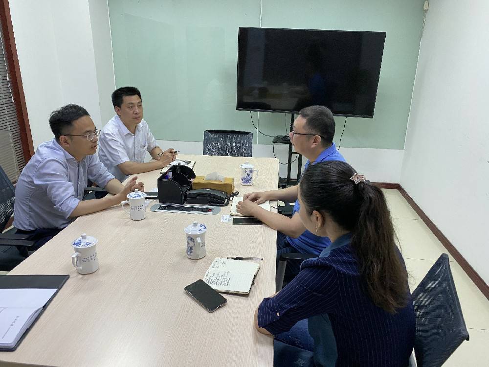无锡市工信局领导来乐竞·网站在线登入官网-乐竞(中国)科技开展“三联三解”活动